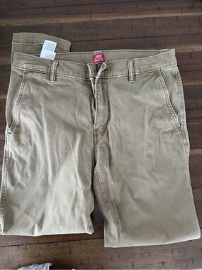 Levi's Men's Tan Chino Pants